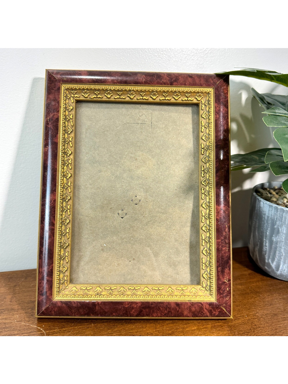 Vintage Photo Frame Deep Red Faux-Burlwood Finish Ornate Gold Inner Border